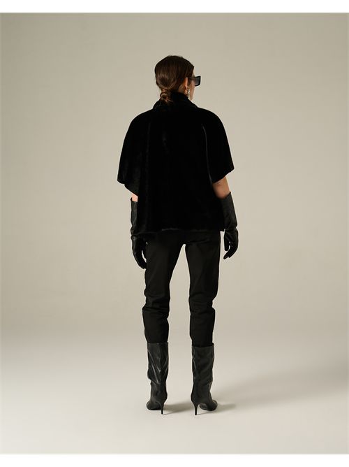 Cappotto Crossover In Eco-Pelliccia Con Maniche Ampie MANILA GRACE | E175PUMA001